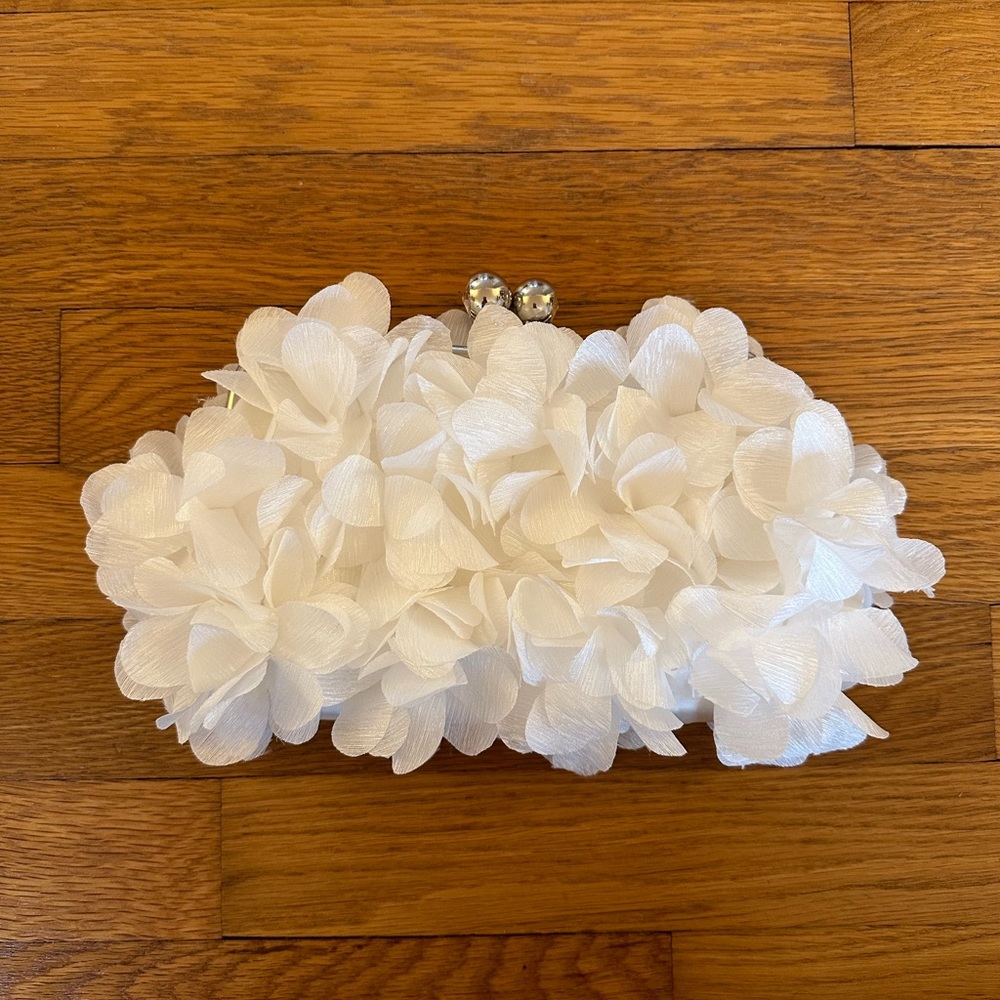 White Petal Clutch